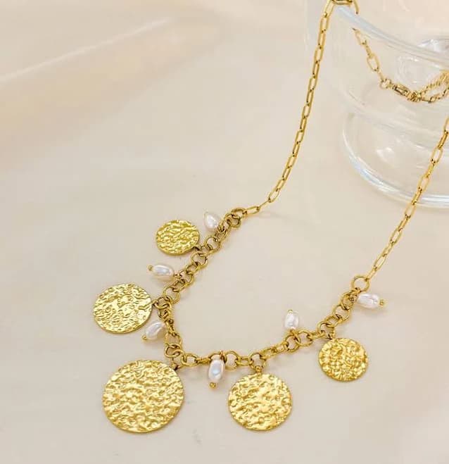 Clover and Bee Gold Necklace with Pearls and Discs