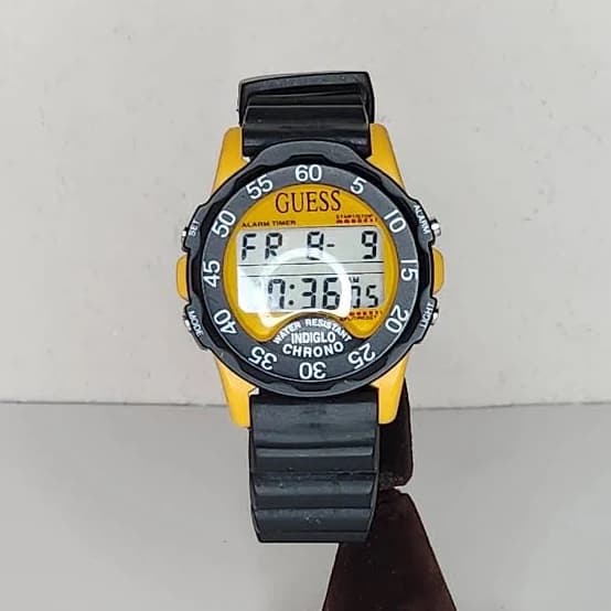 Vintage Guess Signed 1994 Black Rubber and Yellow Men's Digital Watch D-4-8